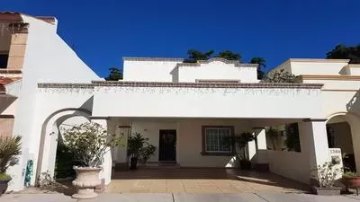 13_1179 | En Renta bonita Casa amueblada, Privada San Sebastian. | Castillo Bienes Raíces