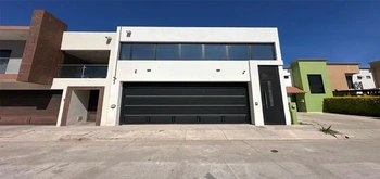 13_2803 | En Renta moderna Casa, Ampliación Viñedos | Castillo Bienes Raíces