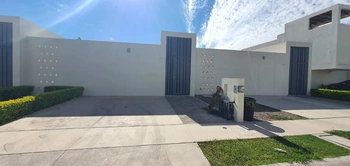 13_2381 | En Renta muy Bonita Casa Amueblada, Residencial Privanzas | Castillo Bienes Raíces