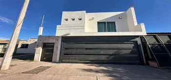 13_3061 | En Venta bonita y Amplia Casa, Fraccionamiento Nuevo Horizonte | Castillo Bienes Raíces