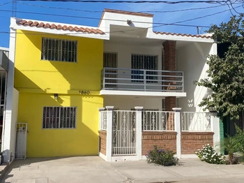 1_2510 | CASA EN VENTA COL. JARAMILLO | Castillo Bienes Raíces