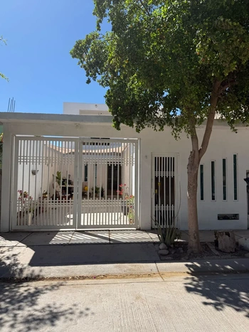 5_2849 | CASA EN VENTA FRACC VALLE DE LA ROSA | Castillo Bienes Raíces