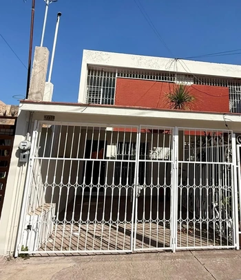 5_3045 | CASA EN RENTA FRACC EL PARQUE | Castillo Bienes Raíces