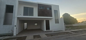 15_3015 | CASA NUEVA EN VENTA  FRACC SANTA TERESA | Castillo Bienes Raíces