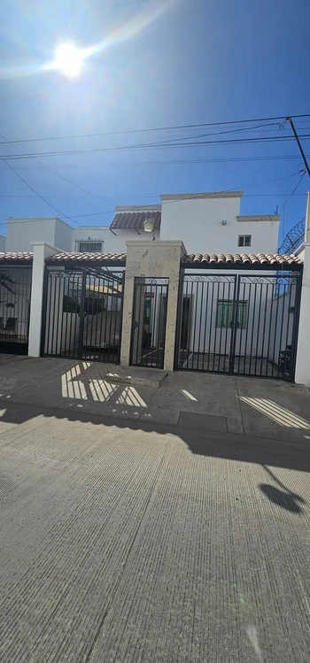 15_3042 | CASA EN RENTA AMUEBLADA COLONIA CENTRO | Castillo Bienes Raíces